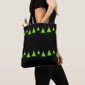 Abstracte groene driehoeken op zwart tote bag (Dichtbij)