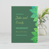 Abstracte groene pauw veren bruiloft uitnodiging (Staand voorkant)