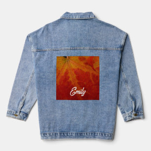 Abstracte herfst-natuurfotografie van rode esdoorn denim jacket