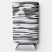 Abstracte horizontale lijnen_zwart seltzer blikjeskoeler (Voorkant)