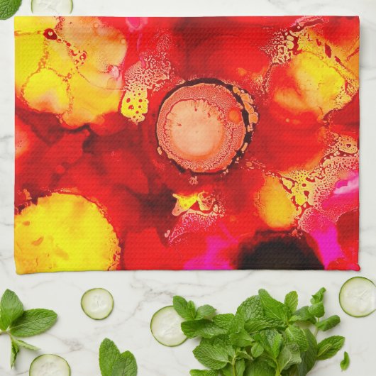 Abstracte inktkunst geel rood en roze theedoek (Gevouwen)