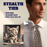 Abstracte kitten kat stealth Stropdas<br><div class="desc">Van een afstand lijkt dit op een typisch mannen stropdas,  maar van dichtbij is het allemaal KITTEN LOVE. Ontworpen in gedempt grijs en bruin. generatieve inhoud.</div>