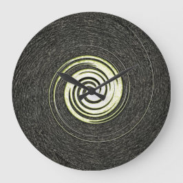 Abstracte klok met zwarte en gouden muur