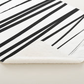 Abstracte kunst met moderne zwarte en witte lijnen sherpa deken (3/4)