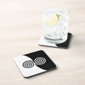 Abstracte kunst met spiralen in zwart-wit bier onderzetter (Rechterzijde)