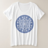 Abstracte Lacy Fractal Snowflake op blauwe achterg Grote Maat T-shirt (Design voorkant)