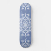 Abstracte Lacy Fractal Snowflake op blauwe achterg Persoonlijk Skateboard (Voorkant)