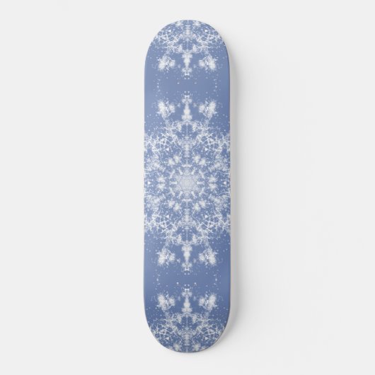 Abstracte Lacy Fractal Snowflake op blauwe achterg Persoonlijk Skateboard (Voorkant)