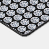 Abstracte lichtgrijze diamanten op zwart bureaumat (Hoek)