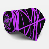 Abstracte lijnen - Neon Paars op zwart Stropdas (Opgerold)