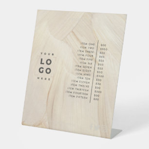 Abstracte lijst van onbewerkte natuurlijke legante reclamebord met voetstuk