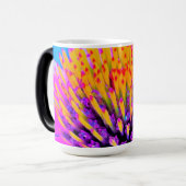 Abstracte Macro Hot Pink en Gele Coneflower Magische Mok (Voorkant links)
