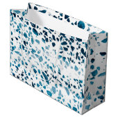 Abstracte marine Terrazzo Mosaic & Light Blue Patt Groot Cadeauzakje (Voorkant Gekanteld)