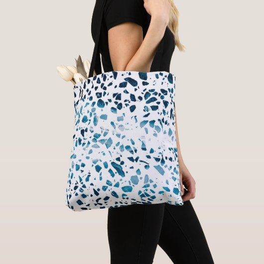 Abstracte marine Terrazzo Mosaic & Light Blue Patt Tote Bag (Dichtbij)