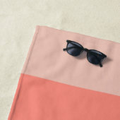 Abstracte marinestrepen en rode brede staven, spec strandlaken (In situ)