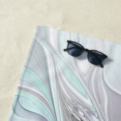 Abstracte matige bloem met blauw strandlaken (In situ)