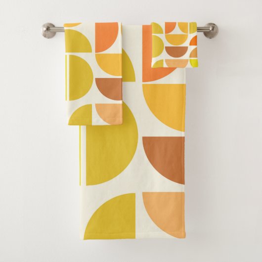 Abstracte medio-eeuwse moderne cirkels oranje geel bad handdoek (Insitu)