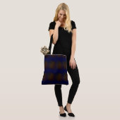 ABSTRACTE MODERN-trek in diepblauw-bruin Tote Bag (Op model)