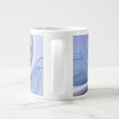 Abstracte moderne fractale kunst lavendelblauw grote koffiekop (Achterkant)