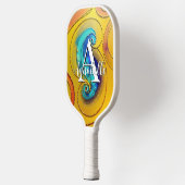 Abstracte moderne juwelen en goudmetalen pickleball paddle (Links)