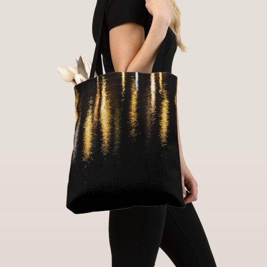 Abstracte nachtverlichting zee glanzend goudreflec tote bag (Dichtbij)