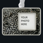 Abstracte Natuur Zwart-witkoraal II Foto Verzilverd Omlijst Ornament<br><div class="desc">Hier is nog een abstract afbeelding van de natuur - de patronen van zwart-wit op een groot stuk koraal van St. Thomas, V.S.V.I. Dit afbeelding is het tweede in een reeks van twee. Bekijk abstracte natuur patronen zoals veren, waterrimpels en boomschors in onze winkel. Deze foto is ook voorzien van...</div>