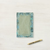 Abstracte natuurlijke objectrand in blauw en tan s post-it® notes (Op bureau)