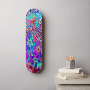 Abstracte paarse en blauwe bloeiende bloem persoonlijk skateboard