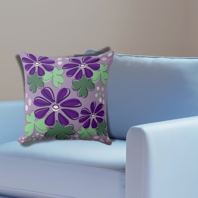 Abstracte Paarse groene klaverbladeren bloemendoed Kussen (Abstract Purple Green Clover Leaves Floral Doodle Throw Pillow)