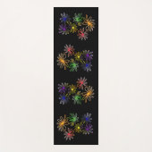 Abstracte Rainbow Luminescent bloemen op zwart Yogamat (Voorkant)