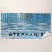 Abstracte reflectie met naam blauw strandlaken (Voorkant)