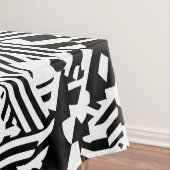 Abstracte reflecties: lijnen, kubussen en monochro tafelkleed (Voorbeeld)