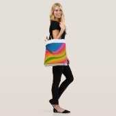 Abstracte regenboogpatroonstructuur tote bag (Op model)