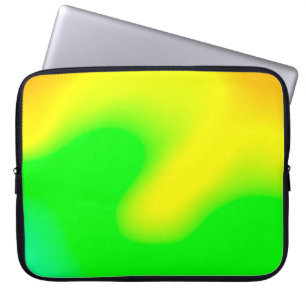 Abstracte regenboogzachte wolkenachtergrond in pas laptop sleeve