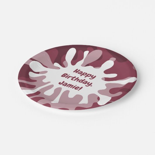 Abstracte rode bloedplaatjes die op zaterdag schil papieren bordje (Gekanteld)