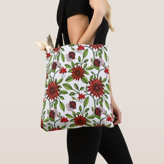 abstracte rode bloemen en groene bladeren op witte tote bag (Dichtbij)