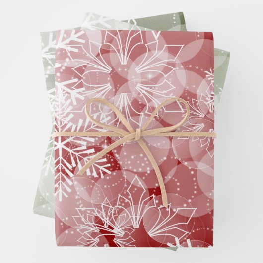 Abstracte rode en groene sneeuwvlokken en holly inpakpapier vel (In situ)