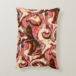 Abstracte rode en koraalvlekken met een houtachtig accent kussen