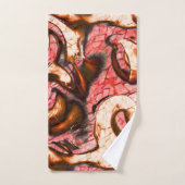 Abstracte rode en koraalvlekken met een houtachtig bad handdoek (Handdoek)