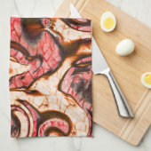 Abstracte rode en koraalvlekken met een houtachtig theedoek (Quarter Fold)