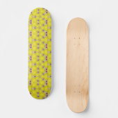 Abstracte rode en witte sterren op geel persoonlijk skateboard (Voorkant)