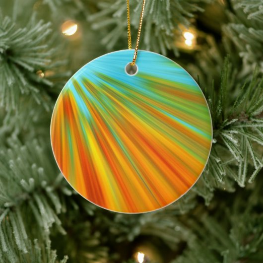 Abstracte rode gele oranje groene strepen op blauw keramisch ornament (Boom)