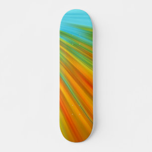 Abstracte rode gele oranje groene strepen op blauw persoonlijk skateboard
