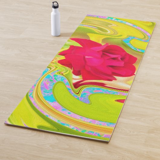 Abstracte rode roos op gele en aqua werveling yogamat (In situ)