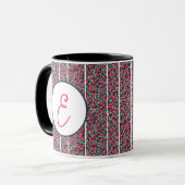 Abstracte roze bloemen en witte strepen monogram mok (Voorkant links)