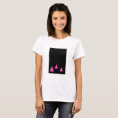 Abstracte roze driehoeken op zwart t-shirt (Voorkant volledig)