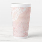 Abstracte roze kalligrafienaam in het patroon latte mok (Voorkant)