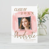 Abstracte roze klasse van 2025 foto afstudeerfeest kaart (Staand voorkant)