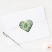 Abstracte saliegroene fantasiebloem fractale kunst hart sticker (Envelop)