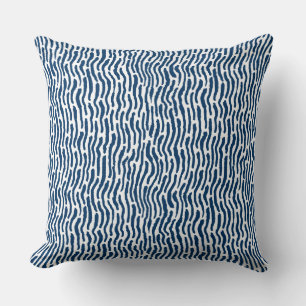 Abstracte sjiitische stijlstrips - blauw op wit kussen